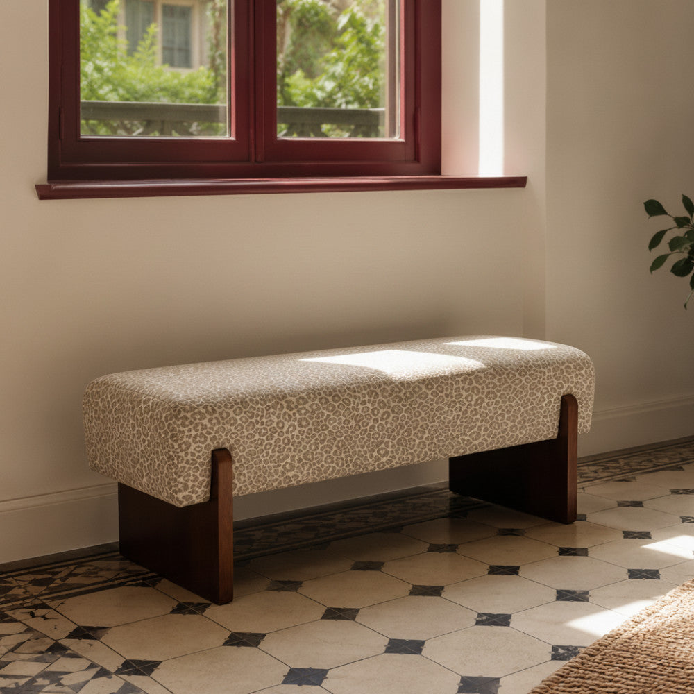 sally-banco-de-tela-estampada-de-leopardo-y-madera__Beige