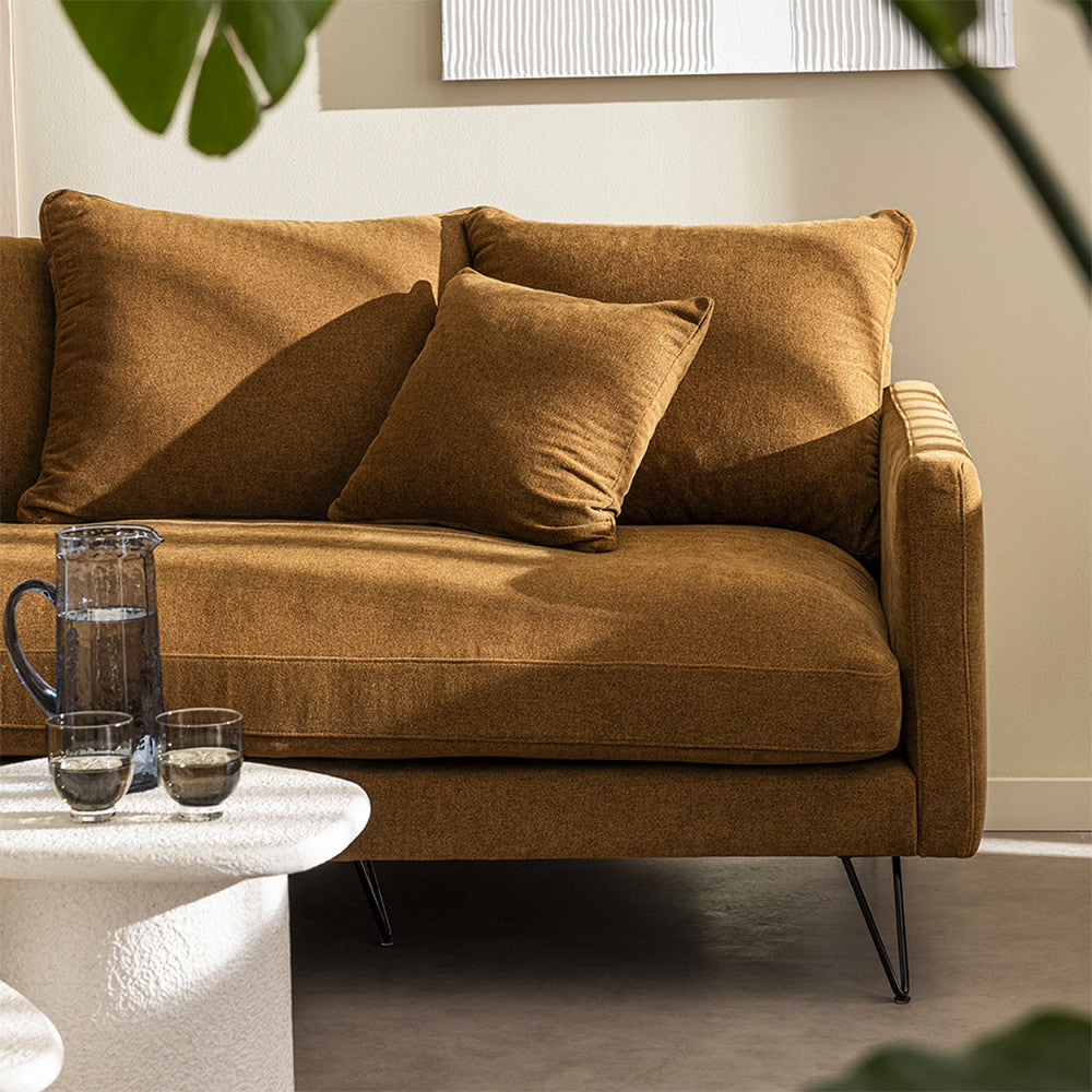 villabon-sofa-de-3-plazas-en-tela-con-patas-metalicas-de-horquilla-negras__Bronce