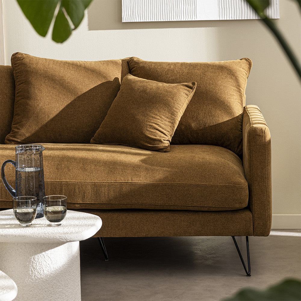 villabon-sofa-de-4-plazas-en-tela-con-patas-metalicas-de-horquilla-negras__Bronce