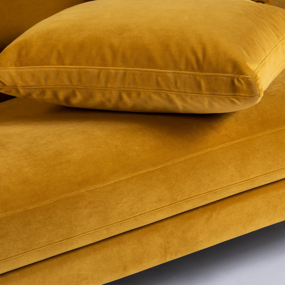 villabon-sofa-de-4-plazas-en-terciopelo-con-patas-torneadas__Amarillo mostaza