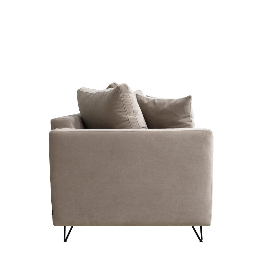 villabon-sofa-cama-de-4-plazas-en-terciopelo-con-patas-metalicas-de-horquilla-negras__Beige