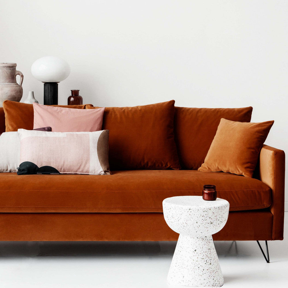 villabon-sofa-cama-de-4-plazas-en-terciopelo-con-patas-metalicas-de-horquilla-negras__Óxido