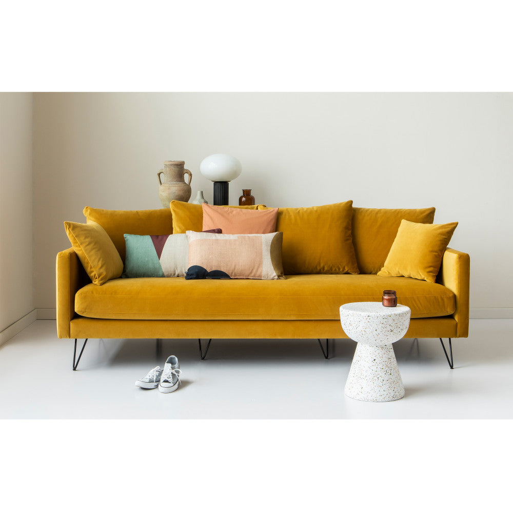 villabon-sofa-de-4-plazas-en-terciopelo-con-patas-de-horquilla-negras__Amarillo mostaza