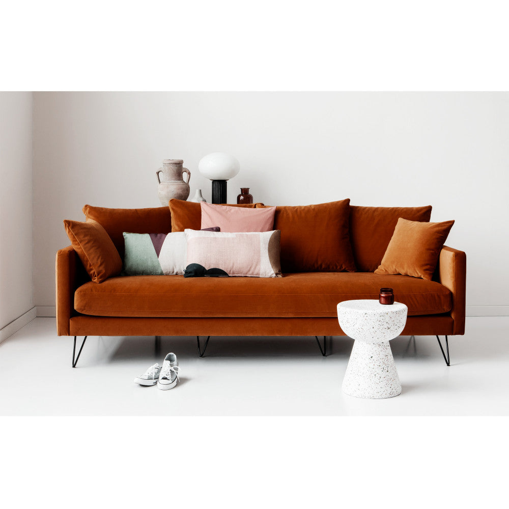 villabon-sofa-de-4-plazas-en-terciopelo-con-patas-de-horquilla-negras__Óxido