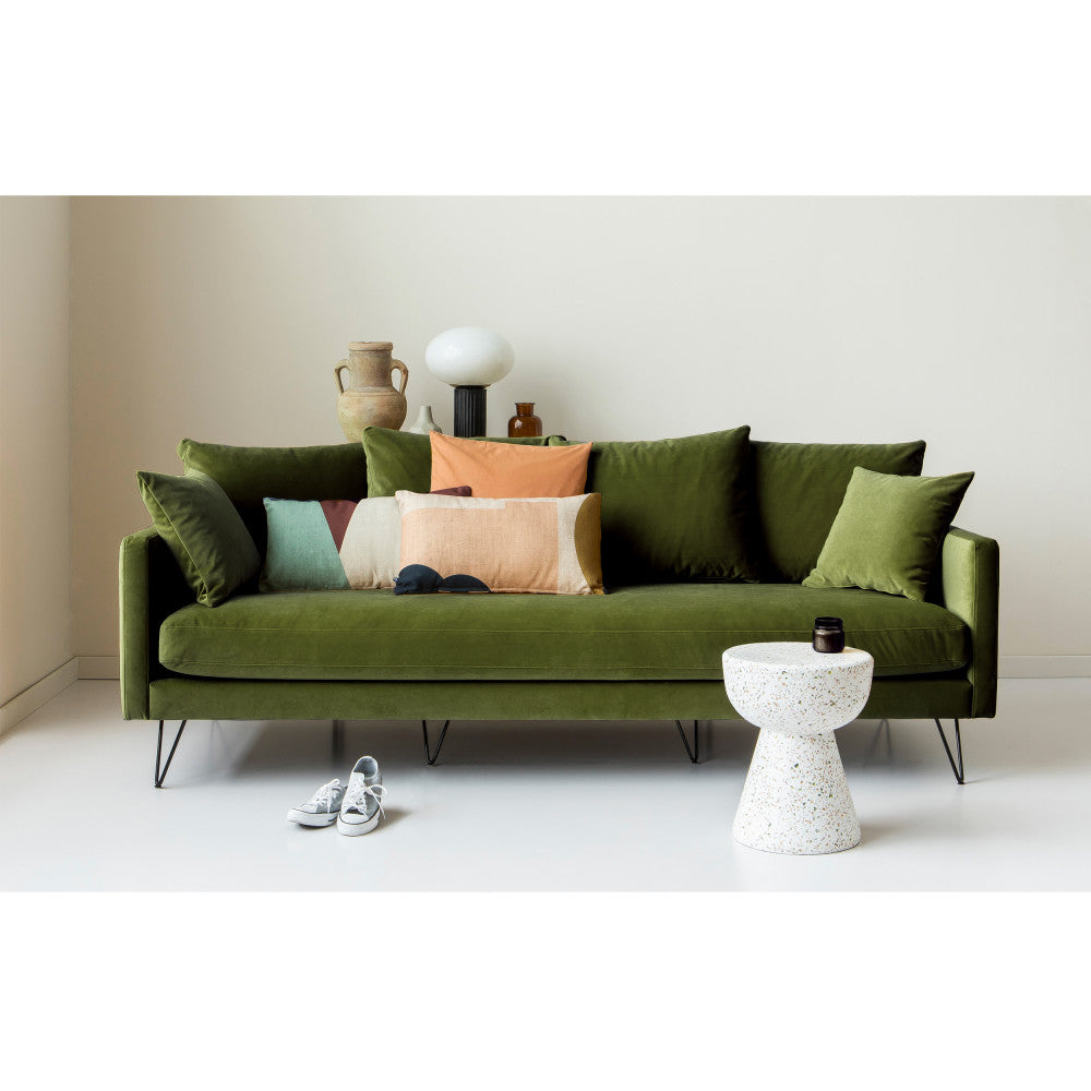 villabon-sofa-de-4-plazas-en-terciopelo-con-patas-de-horquilla-negras__Verde oliva