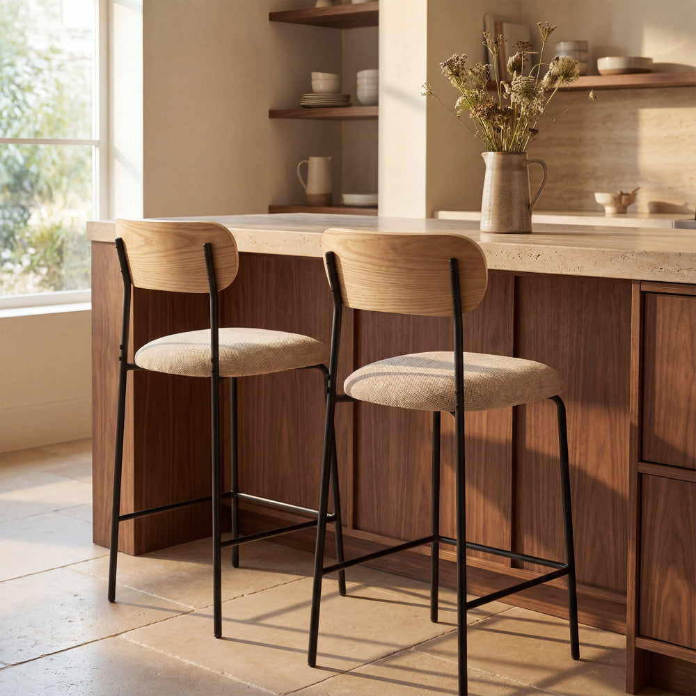 jess-lote-de-2-taburetes-de-bar-de-madera-clara-tela-y-metal-altura-65-cm__Beige