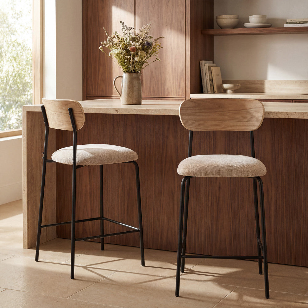 jess-lote-de-2-taburetes-de-bar-de-madera-clara-tela-y-metal-altura-65-cm__Beige