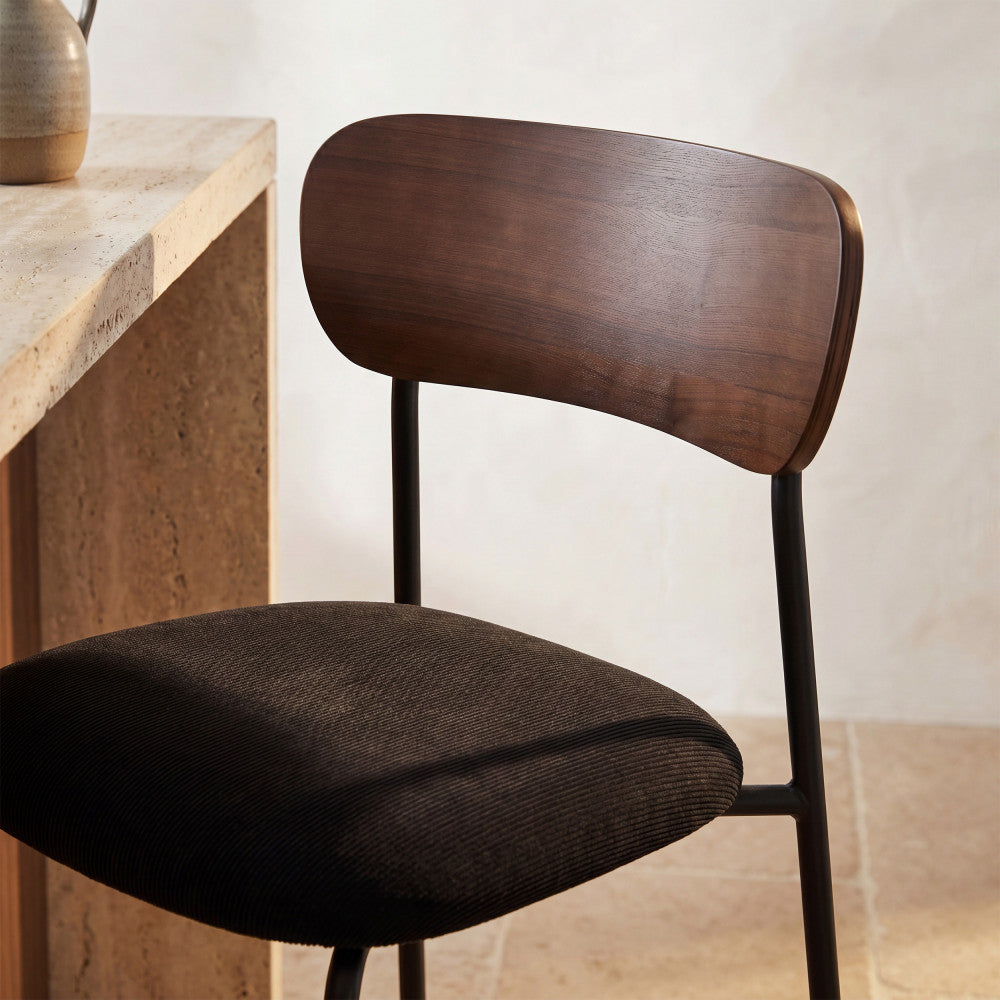 jess-lote-de-2-taburetes-de-bar-de-madera-oscura-terciopelo-de-canale-y-metal-altura-65-cm__Negro