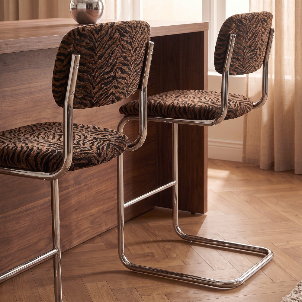 marcel-lote-de-2-taburetes-de-bar-con-estampado-de-tigre-y-patas-cromadas-h65cm__Castaño