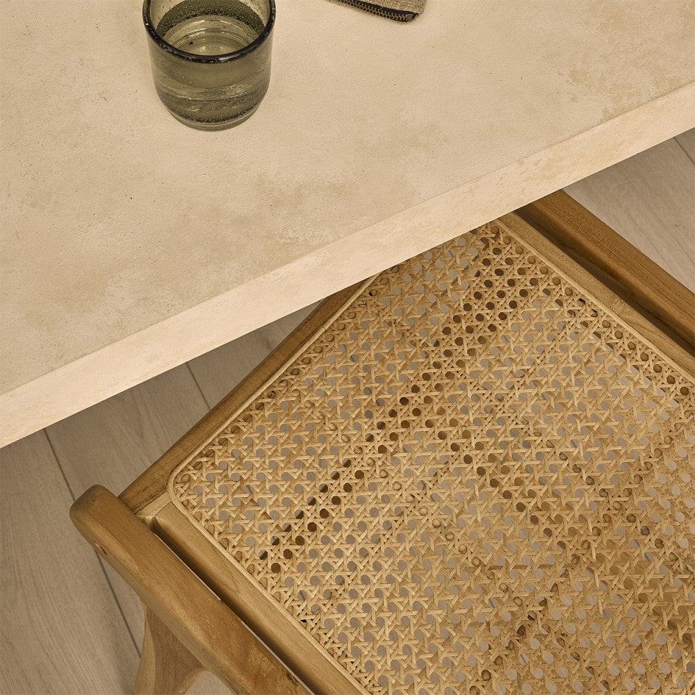 basuki-lote-de-2-taburetes-de-bar-de-teca-y-trenzado-h65cm__Madera clara