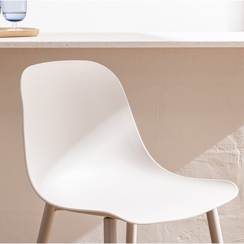 portland-lote-de-4-taburetes-de-bar-interiores-y-exteriores-de-plastico-y-metal-h65cm__Beige