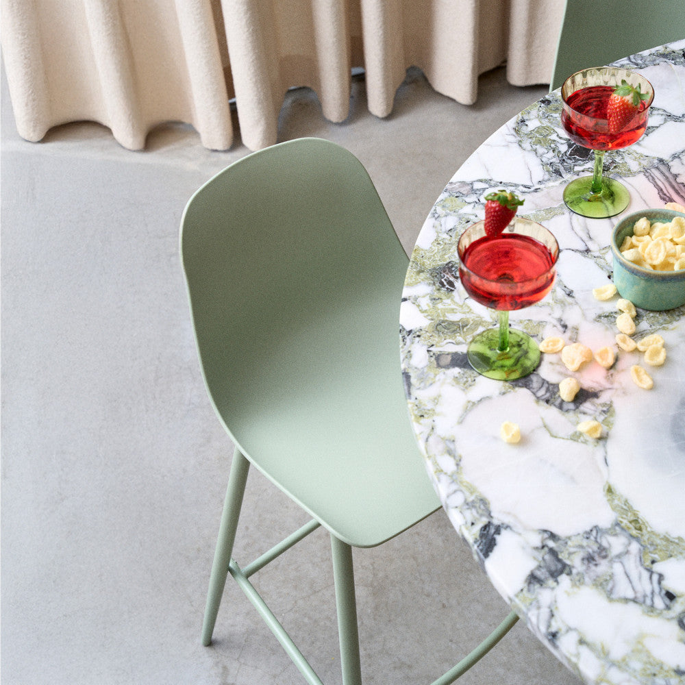 portland-lote-de-4-taburetes-de-bar-interiores-y-exteriores-de-plastico-y-metal-h65cm__Verde