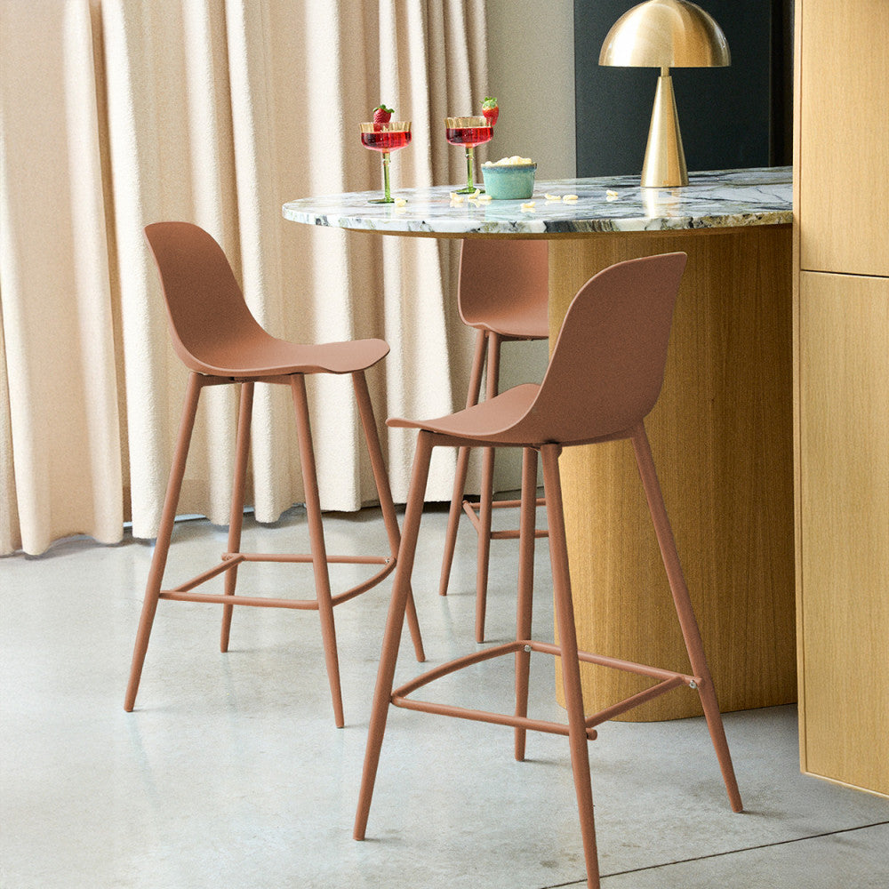 portland-lote-de-4-taburetes-de-bar-interiores-y-exteriores-de-plastico-y-metal-h65cm__Terracota