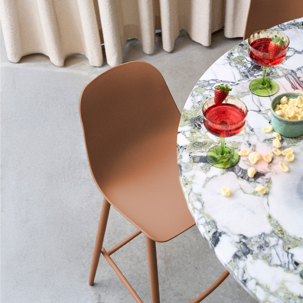 portland-lote-de-4-taburetes-de-bar-interiores-y-exteriores-de-plastico-y-metal-h65cm__Terracota