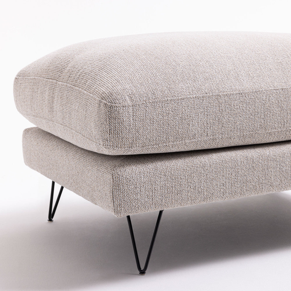 villabon-pouf-de-tela-con-patas-de-metal-negras__Natural chino