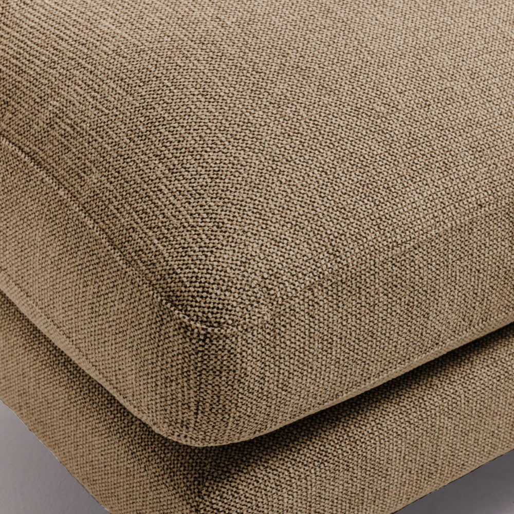 villabon-pouf-de-tela-con-patas-de-metal-negras__Caramelo moteado