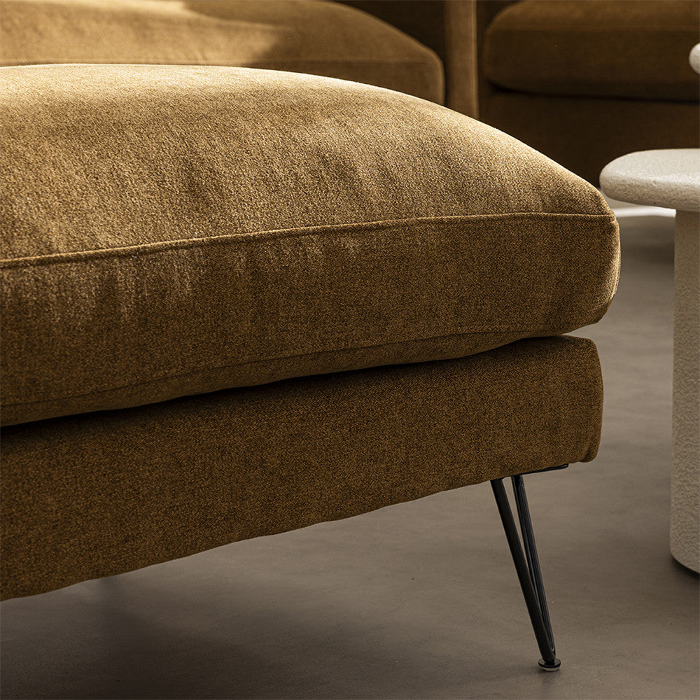 villabon-pouf-de-tela-con-patas-de-metal-negras__Bronce