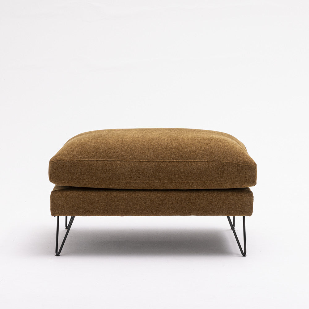 villabon-pouf-de-tela-con-patas-de-metal-negras__Bronce