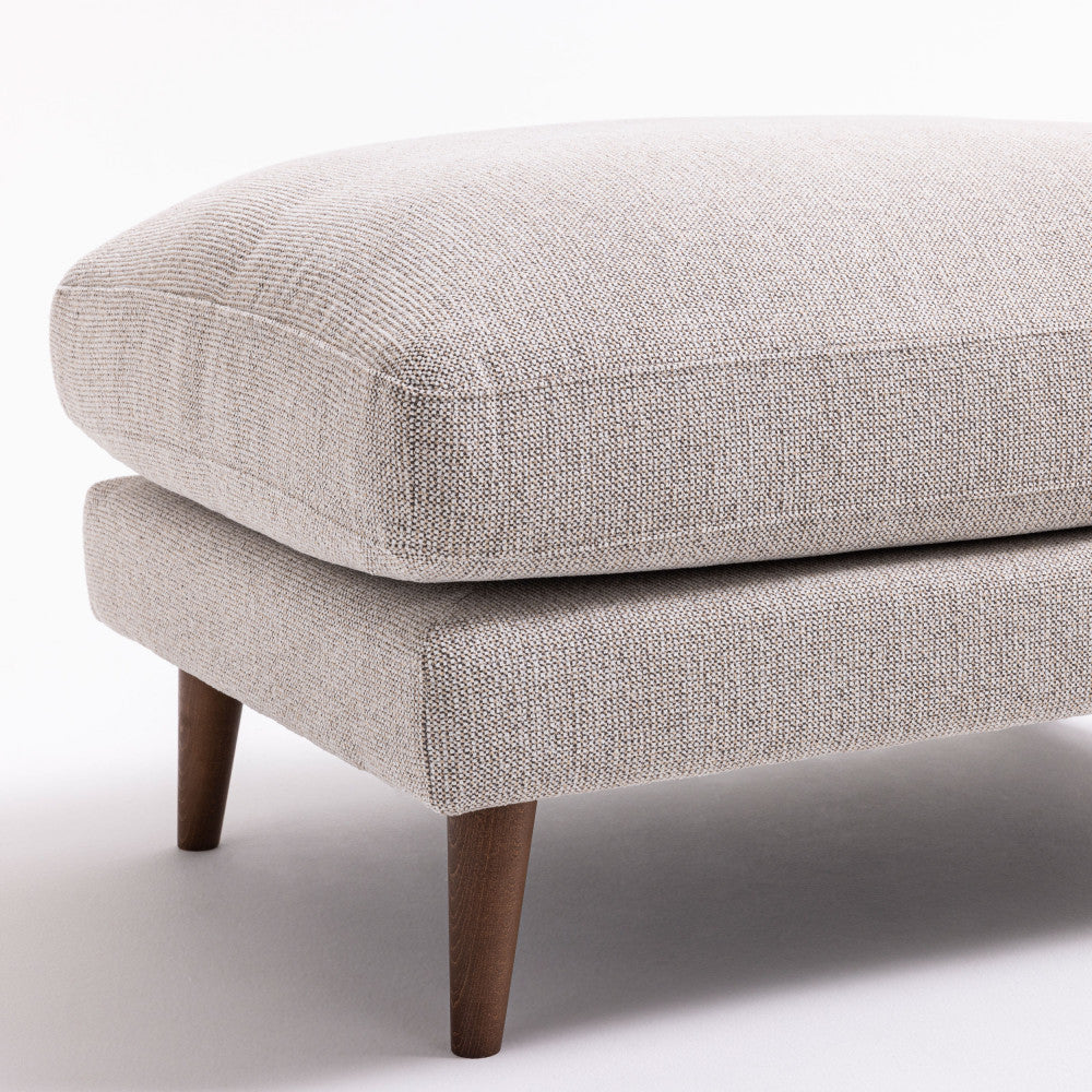 villabon-puf-de-tela-con-patas-de-madera-oscura__Natural chino
