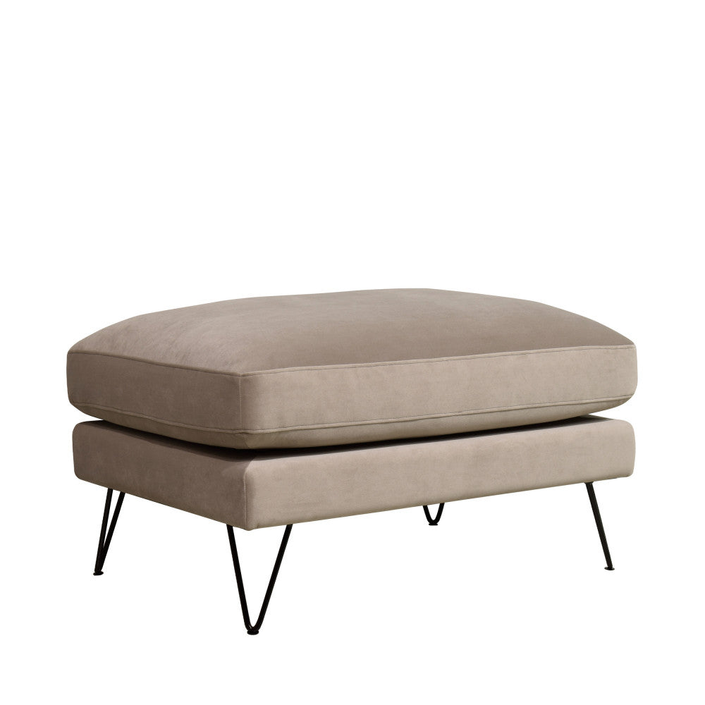 villabon-puf-de-terciopelo-con-patas-metalicas-de-horquilla-negras__Beige