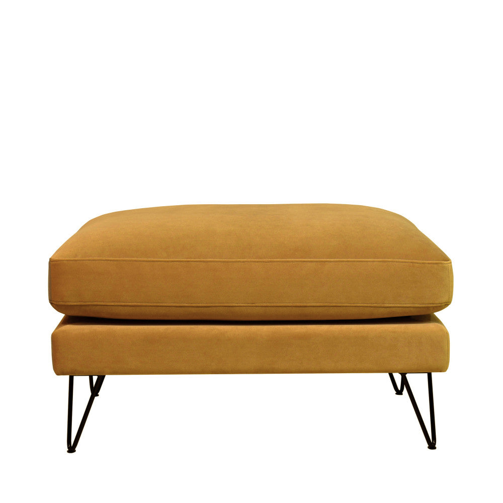villabon-puf-de-terciopelo-con-patas-metalicas-de-horquilla-negras__Amarillo mostaza