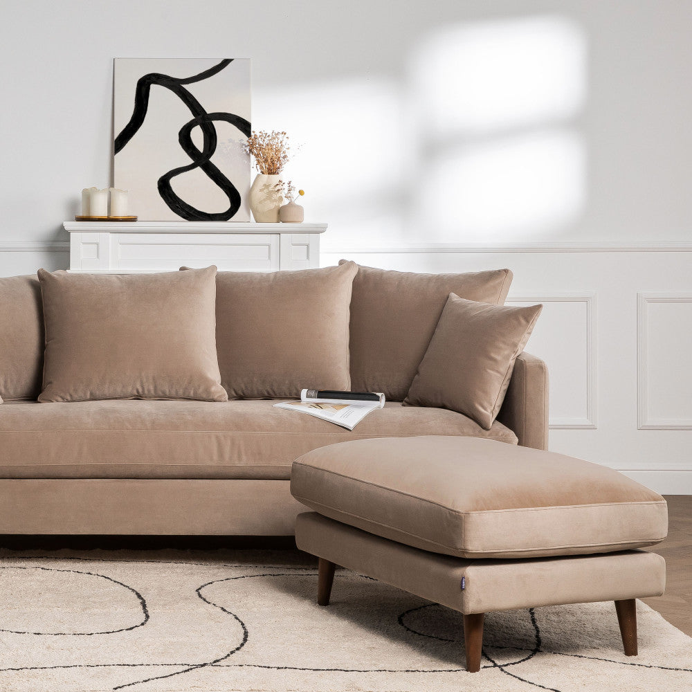 villabon-puf-de-terciopelo-con-patas-de-madera-oscura__Beige