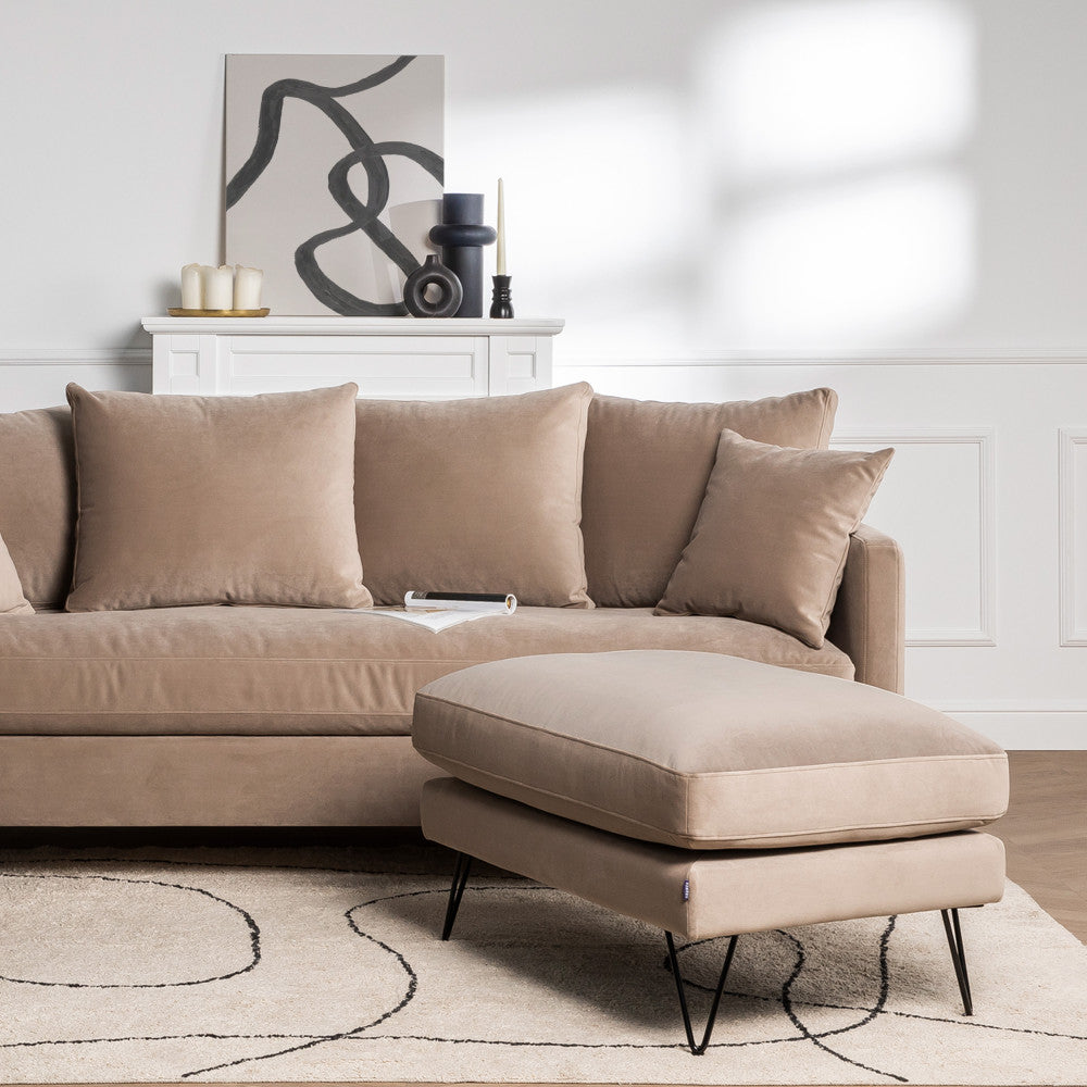 villabon-puf-de-terciopelo-con-patas-metalicas-de-horquilla-negras__Beige