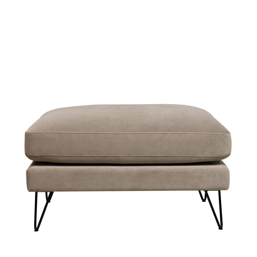 villabon-puf-de-terciopelo-con-patas-metalicas-de-horquilla-negras__Beige