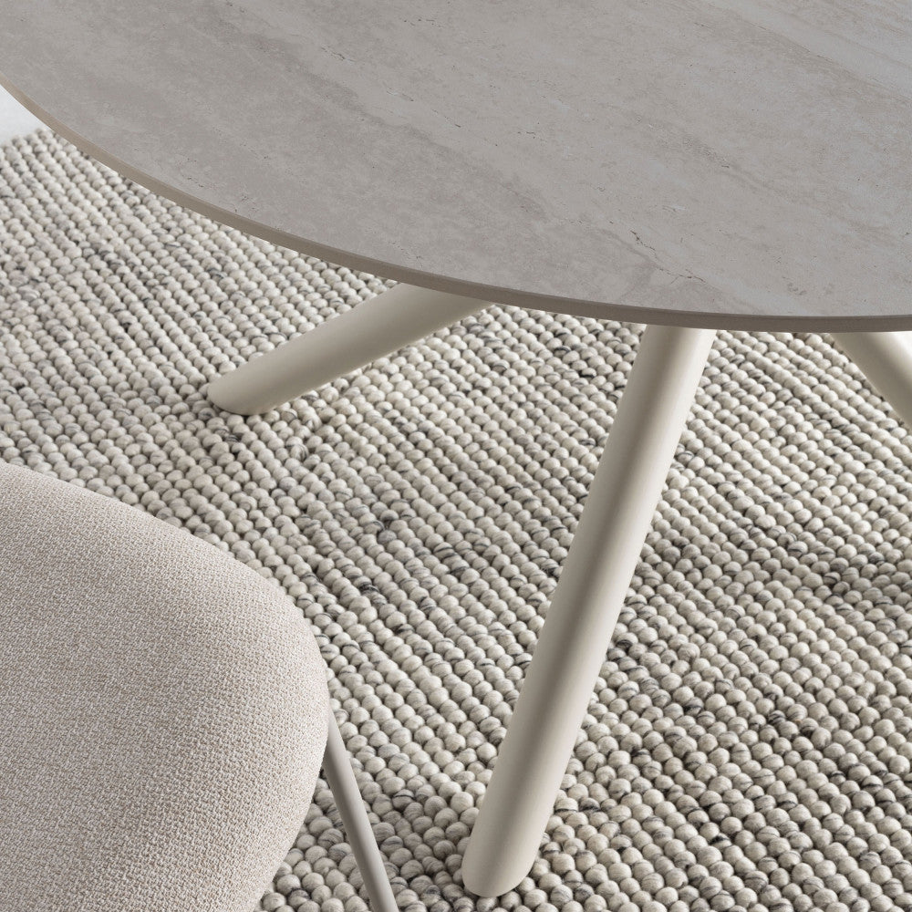 mattheo-mesa-de-comedor-redonda-para-4-personas-con-efecto-travertino-y-metal-o120-cm__Beige