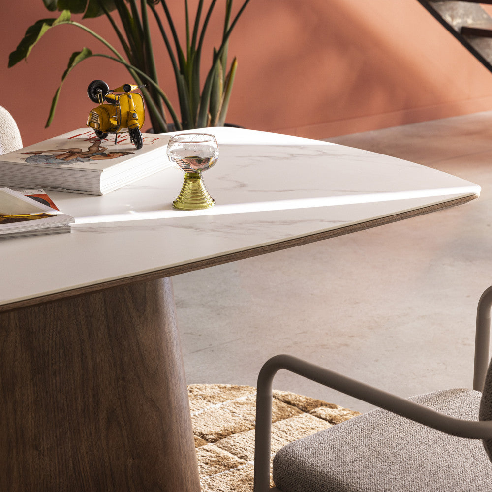 reno-mesa-de-comedor-para-8-personas-con-efecto-marmol-y-madera__Madera oscura