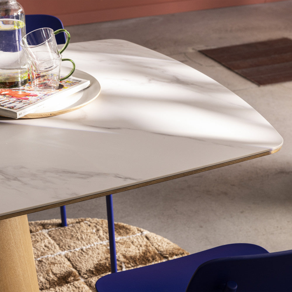 reno-mesa-de-comedor-para-8-personas-con-efecto-marmol-y-madera__Madera clara