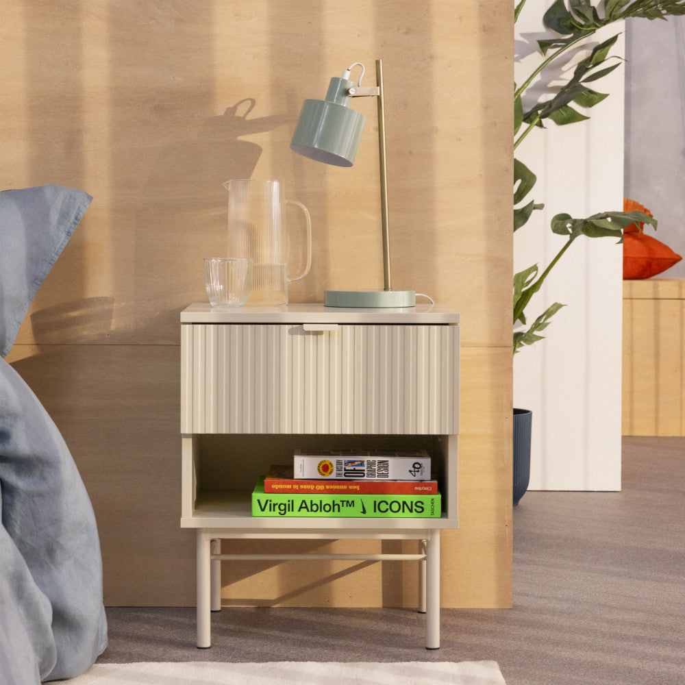 molly-mesita-de-noche-1-cajon-1-hueco-de-madera-y-metal__Crema